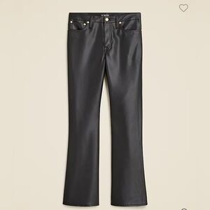 Petite mid rise bootcut pant in faux leather
Item style: CC486
Size: P26
BLACK